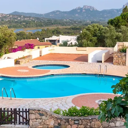 Διαμέρισμα Trilocale Con Piscina Arzachena